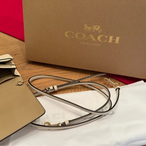 COACH NWT LEATHER Clutch
Crossover Bag with Card Case
Comes with Box - Picture 7 of 13